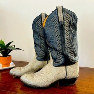 Tony Lama Antelope grey finish, pointed toe, cowboy heel. Mens size 9 1/2D